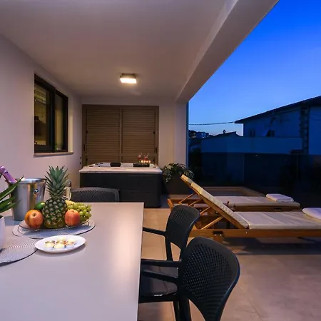 Luxury Lelu * Τρογκίρ