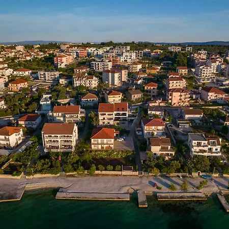 Luxury Lelu Τρογκίρ