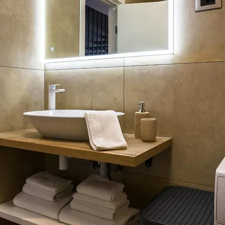 Luxury Lelu